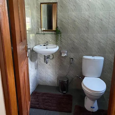 Serongga Guest House Lebih Exterior foto